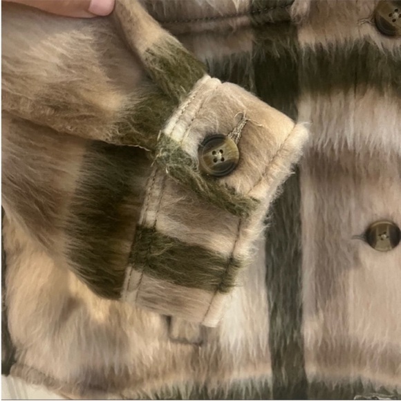 Women’s brushed plaid jacket from American Eagle Outfitters - Picture 4 of 8